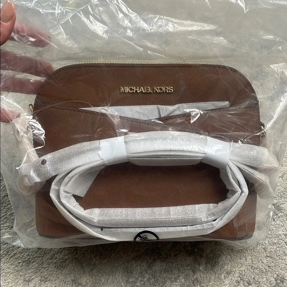 NWT MICHAEL Michael Kors Jet Set Travel Medium Dome Crossbody Bag Leather Brown